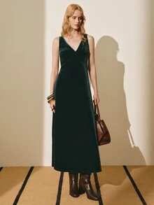 MOTF PREMIUM ELEGANT SPLIT UMBRELLA HEM V-NECK VELVET MID-LENGTH DRESS - Dark Green - View 3