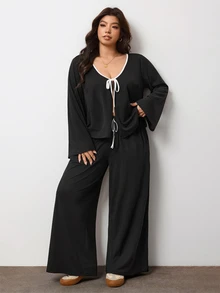 Enliva Plus Size Black And White Color Block Lace-Up Stretch Knit Two Pieces Set Apple,Rounded Body - Black and White - View 3