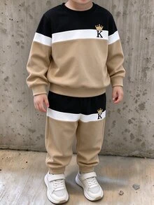 1套隨機款男童KING印花長袖圓領運動衫與長褲套裝，春夏秋季新品，酷帥時尚整體設計，百搭時尚，展現孩子活力與帥氣氣息，適合夏季/春季/秋季，居家/外出/假期禮物 - 彩色 - 查看 6