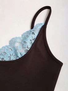 Sweetra 女款性感蕾絲拼接V領背心式無袖露背短版上衣，適合春、夏、秋季 - 咖啡棕 - 查看 3