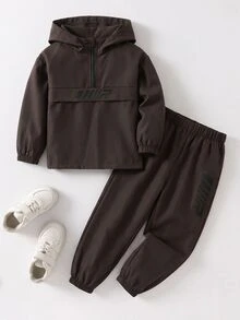 SHEIN 2件組男童開學補丁裝飾連帽半拉鍊長袖夾克與抽繩腰長褲套裝，休閒百搭校園穿搭，適合夏季 - 咖啡棕 - 查看 1