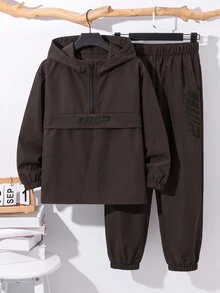 SHEIN 2件組男童開學補丁裝飾連帽半拉鍊長袖夾克與抽繩腰長褲套裝，休閒百搭校園穿搭，適合夏季 - 咖啡棕 - 查看 4