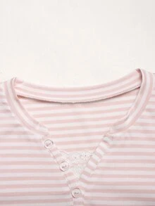 SHEIN Tween女孩休閒時尚長袖T恤，早秋早春款，粉色條紋拼接蕾絲飾邊，鈕扣門襟 - 粉色 - 查看 4