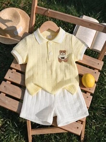SHEIN 2件組男嬰幼兒波羅衫短褲套裝，學院風淡黃色與白色泰迪熊貼布，華夫格針織短袖前開鈕扣，度假夏季穿搭 - 黃色 - 查看 6