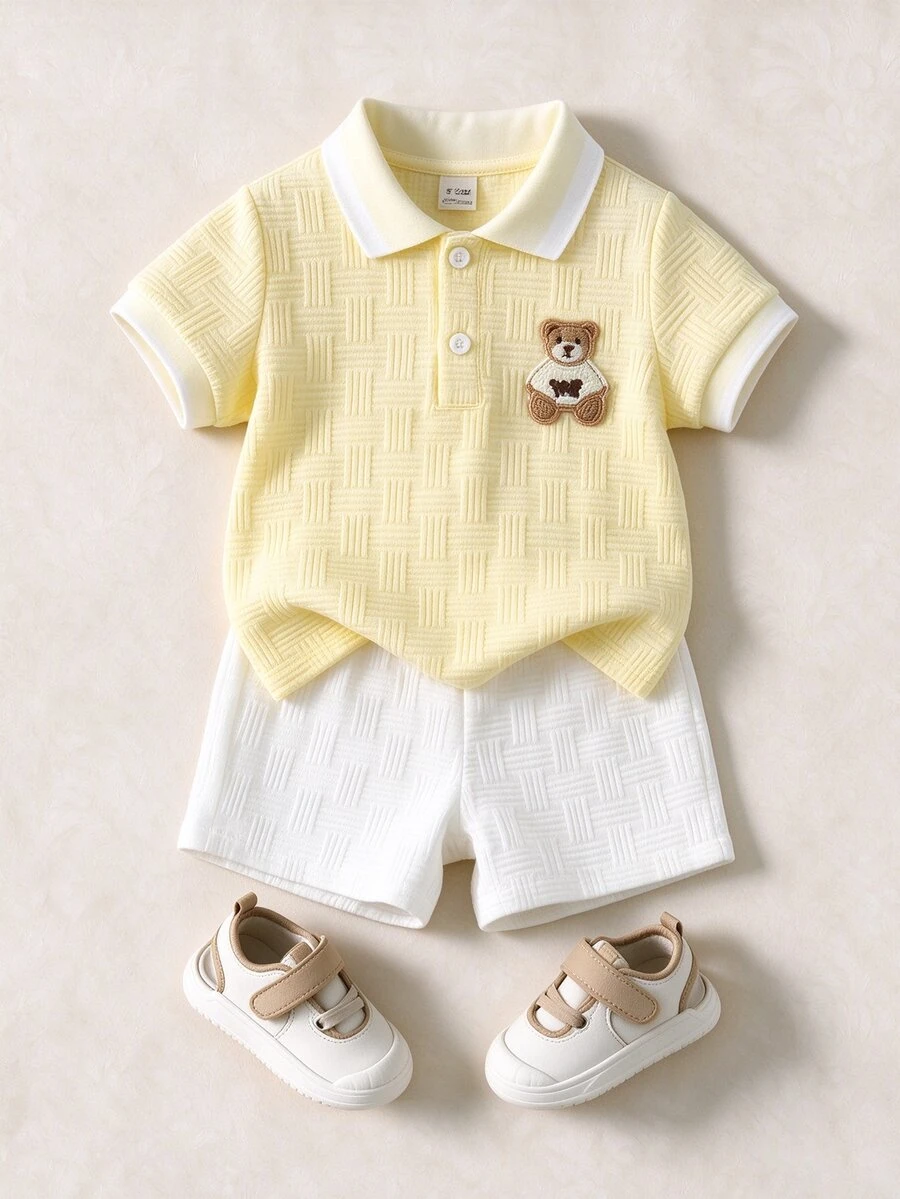 SHEIN 2件組男嬰幼兒波羅衫短褲套裝，學院風淡黃色與白色泰迪熊貼布，華夫格針織短袖前開鈕扣，度假夏季穿搭 - 黃色 - 查看 1