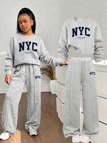 SHEIN Tween女孩2件組兒童保暖運動套裝，大廓形NYC城市印花衛衣與寬腿運動長褲，秋季返校休閒服飾 - 淺灰色 - 查看 1