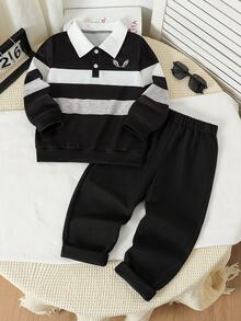 SHEIN Playful Pals 2件組小男孩套裝，兒童針織長袖 Polo 2合1衛衣，圖案印花，卡其色休閒長褲，返校季，夏季，親子穿搭 - 黑色 - 查看 2