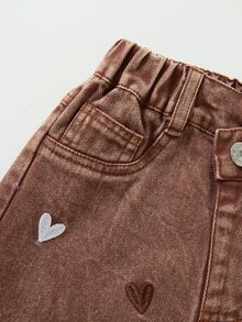 SHEIN 女童刺繡牛仔長褲，四季皆宜，可愛休閒甜美時尚街頭風度假設計，棕色，百搭極簡全彈力腰頭，不對稱斜腰，可愛愛心多色刺繡，寬鬆無彈直筒牛仔褲，返校季，大學風，派對、學校、通勤，2026秋冬新品 - 咖啡棕 - 查看 4
