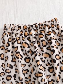 SHEIN 女童居家服灰色豹紋動物刺繡長袖上衣與豹紋滿版毛絨長褲套裝家居服 - 彩色 - 查看 6
