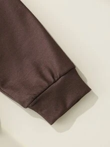 女嬰棕色2件套服裝，學院風領口假領衛衣與直筒長褲組合，可愛徽章刺繡運動套裝，適合校服穿著 - 棕色 - 查看 7