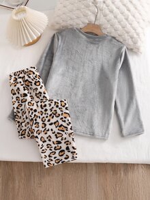 SHEIN 女童居家服灰色豹紋動物刺繡長袖上衣與豹紋滿版毛絨長褲套裝家居服 - 彩色 - 查看 2