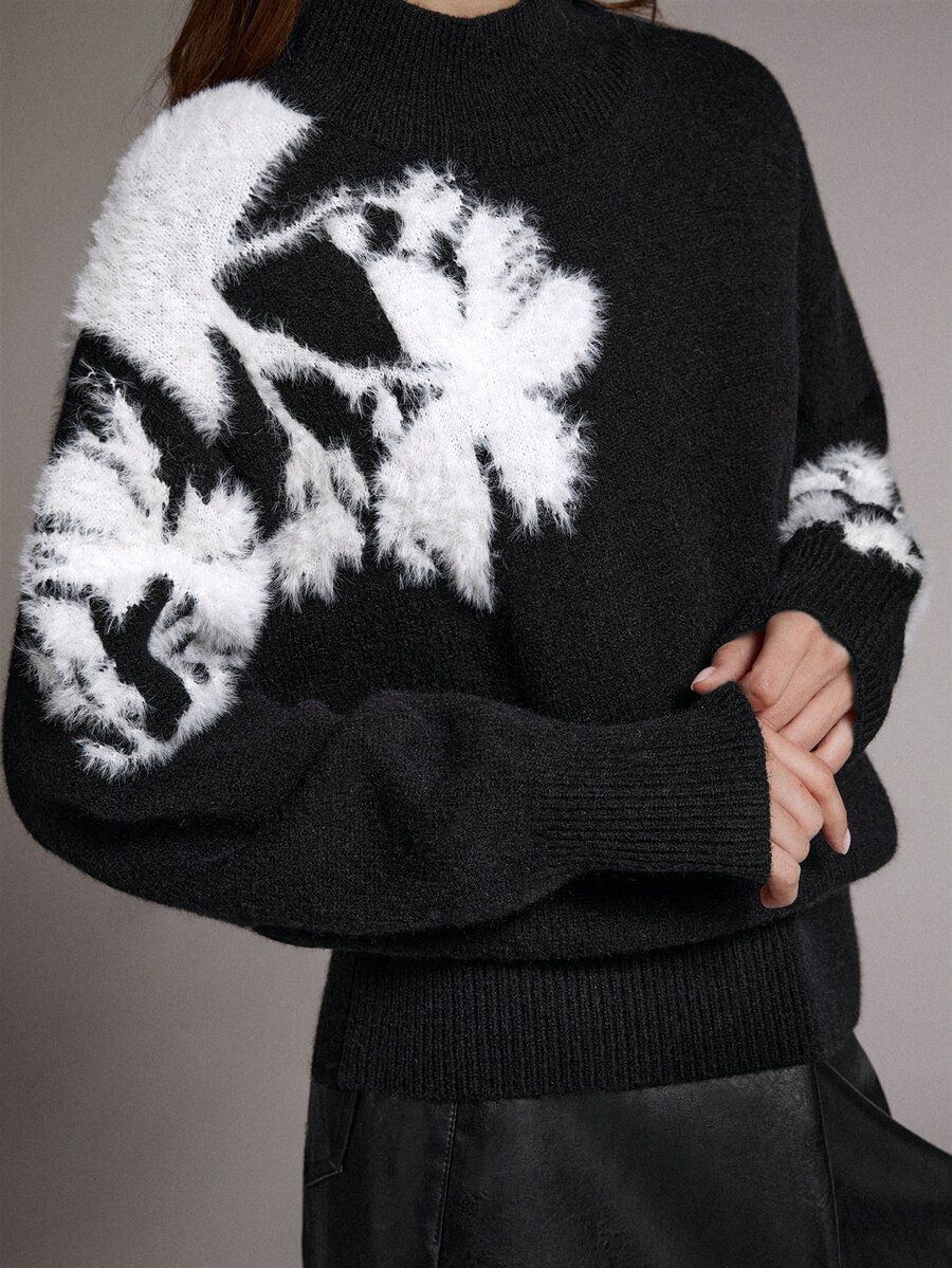 MOTF PREMIUM WOMEN'S FLORAL PATTERN CASUAL EVERYDAY SWEATER - Black and White - View 2