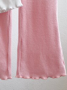 SHEIN 2件組女童幼兒甜美清新風，3D紋理愛心裝飾，羅紋高領喇叭袖長袖上衣，搭配同材質粉色喇叭長褲，波浪荷葉邊下擺，適中厚度，適合日常外出與節日拍照，活潑可愛，適用春秋季節 - 粉色 - 查看 7