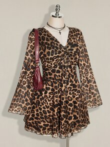 SHEIN ICON Damklänning i plus size med leopardmönster, twistad V-ringning, modeklänning för dejt - Brun - Visa 1