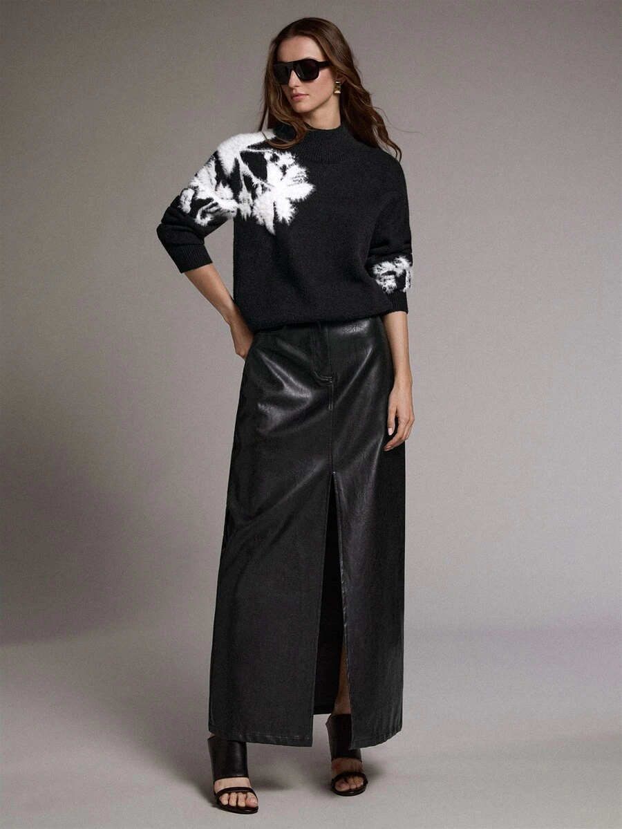 MOTF PREMIUM WOMEN'S FLORAL PATTERN CASUAL EVERYDAY SWEATER - Black and White - View 1