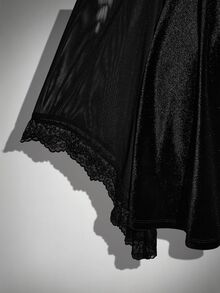 SHEIN ICON فستان نسائي مقاس كبير من المخمل الأسود بتصميم رقعات وأكمام جرس - الأسود - مشاهدة 8