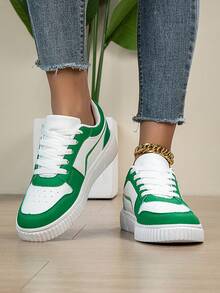 女士白绿系带休闲运动鞋，女士校园风派对公园街头时尚百搭休闲柔软增高轻便舒适透气除臭防滑耐磨滑板鞋，女士户外公园散步慢跑运动鞋，适合所有季节