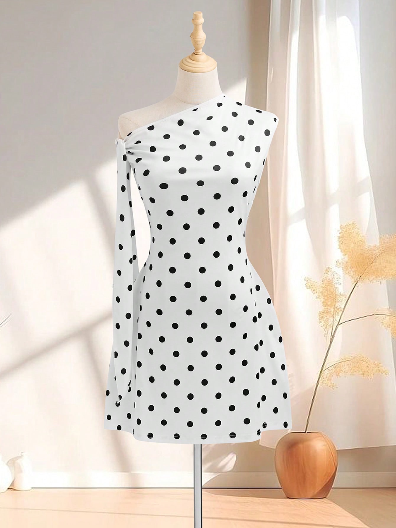 فستان نسائي أنيق أحادي اللون، أكتاف مميزة بربطة، ب...