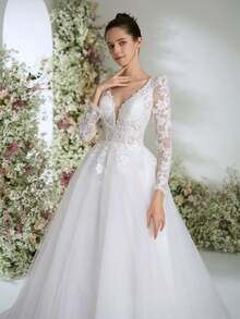 华丽复古深 V 领中东风格花卉贴花皇家白色长袖婚纱，新娘