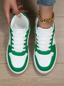 女士白绿系带休闲运动鞋，女士校园风派对公园街头时尚百搭休闲柔软增高轻便舒适透气除臭防滑耐磨滑板鞋，女士户外公园散步慢跑运动鞋，适合所有季节