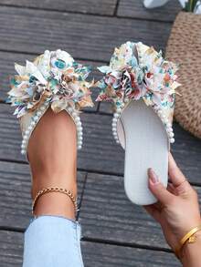 女士花卉印花仿珍珠装饰平底家居拖鞋，轻便舒适，适合室内/室外穿着，有淡蓝色、酒红色、黑色、金色花卉图案可供选择，时尚休闲优雅凉鞋 - 金色 - 查看 1