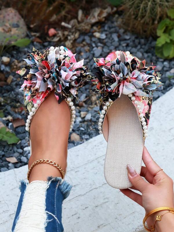 Damen Hausschuhe mit floralem Aufdruck und Faux-Perlen-Dekor, leicht & bequem, geeignet für Innen- und Außenbereich, Farben umfassen Hellblau, Rosenrot, Schwarz, Gold, modisch-Lässig elegante Sandalen