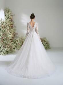 华丽复古深 V 领中东风格花卉贴花皇家白色长袖婚纱，新娘