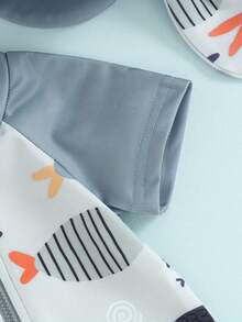 Trajes de baño para bebés de 0 a 5 años con protección contra erupciones y gorro de baño, estampado de peces de dibujos animados, de manga corta y con cremallera, ropa de playa - Gris Claro - Ver 6