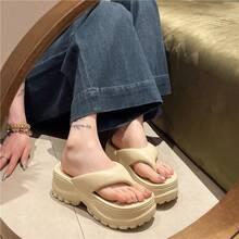 6cm Super Thick Platform Flip Flops Women, Fashion Outdoor & Indoor Beach Slippers, High Quality Thick Bottom Non-Slip Sandals, Short Person Height Increase Slippers, Ins Style Beach Shoes, Outdoor & Indoor Slippers, Non-Slip Thick Bottom Sandals - Khaki - View 3