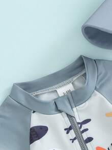 Trajes de baño para bebés de 0 a 5 años con protección contra erupciones y gorro de baño, estampado de peces de dibujos animados, de manga corta y con cremallera, ropa de playa - Gris Claro - Ver 5