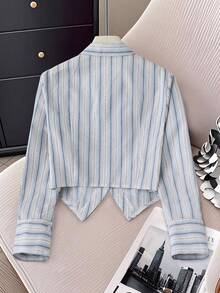 Camisa asimétrica a rayas/blanca/negra con lazo: combina estilos vintage western, retro y casual, y es muy adecuada para mujeres fashionistas en ocasiones diarias y de citas, así como para estudiantes que regresan a la escuela y fiestas en el campus. - Azul y blanco - Ver 2