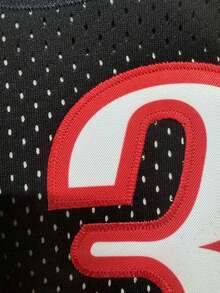 Atonmore 男子篮球球衣 - 3 黑色，刺绣和缝制篮球背心，无袖运动上衣 - 黑色 - 查看 5