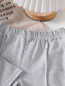 2 件装女婴时尚不对称下摆圆领上衣和喇叭开衩裤套装