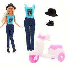 Prepare el viaje de la muñeca: hay una motocicleta de juguete, un hermoso conjunto de ropa, un sombrero y zapatos a juego perfectos, y la muñeca está feliz de salir. (Excluyendo las muñecas, los accesorios son de colores aleatorios) Adecuado para muñecas de 11.5 pulgadas