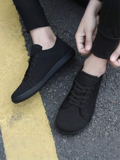 Unisex breda tå enfärgade svarta casual sneakers, utomhussporter bred passform andningsbara halkfria fiske lätta barfota vandringsskor, moderiktiga platta skor, mjuka skateboardskor, casual utomhusskor, college stil sportskor, låga skor plus storlek, rund tå låga snörning platta vandringsskor