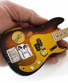 Axe Heaven -Duck Dunn Signature 1959  Precision Mini Bass Guitar Replica Collectible  [COLLECTABLES] Figure, Collectible - 彩色 - 查看 3