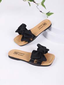 Chanclas de verano para niñas con diseño decorativo de lazo cuadrado, antideslizantes, elegantes y generosas, sandalias planas para playa y niños - Negro - Ver 6