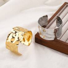 1pc Gold-Plated Geometric C-Shaped Smooth Bangle, Fashionable & Suitable For Women's Daily Wear - Yellow Gold - View 5