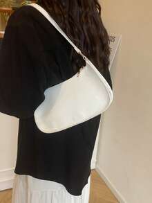 纯色极简拉链单肩包，时尚新月形包，拉链单肩包，仿皮纯色钱包，酒红色内衣收纳袋，理想的新年礼物，时尚酒红色内衣收纳袋