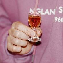 6个/套小型烈酒杯，只需手洗，可重复使用，隔热，无铅玻璃，防漏，圆形，适合家庭使用 - 非常适合圣诞节、万圣节、复活节和感恩节。这款10毫升雪花杯小巧精致，宛如口袋大小的艺术品。万圣节礼物 - 10ml飛雪杯[6隻] - 查看 7