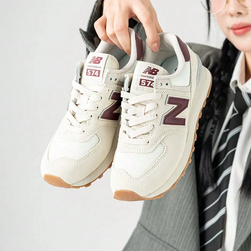New Balance 女款 574 系列复古跑步鞋，低帮休闲运动鞋 WL574RCF - 米色 - 查看 1