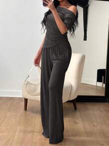 Conjunto de top asimétrico con cuello oblicuo drapeado y pantalones largos fluidos de unicolor para mujer