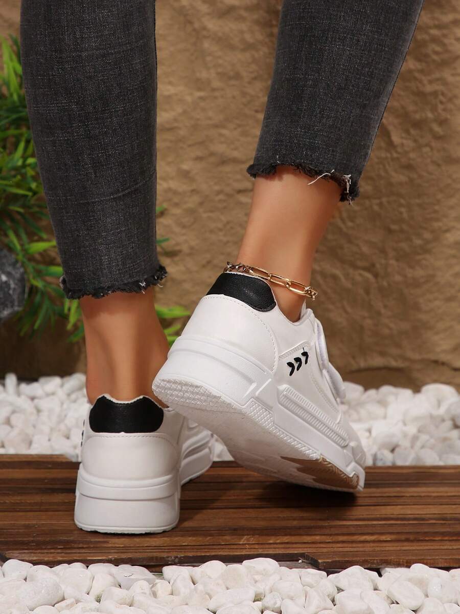 1 Pair Women's Campus Inspired Outdoor Casual Sneakers - Wear-Resistant Anti-Slip - Color Block Design - Stripe Pattern - Round Toe/Low-Top/Lace-Up - Flat - Suitable For All Seasons Black & Brown Sports Shoes - Outdoor Casual Style - Suitable For Hiking/Daily Leisure/All Seasons - Black & Brown Dual-Color - Quality Synthetic Leather And Rubber Material - Comfortable Walking Shoes - 1 Pair Black - View 1