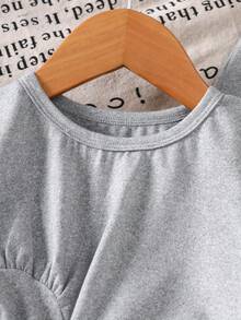 2 件装女婴时尚不对称下摆圆领上衣和喇叭开衩裤套装