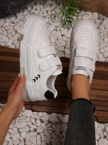 1 Pair Women's Campus Inspired Outdoor Casual Sneakers - Wear-Resistant Anti-Slip - Color Block Design - Stripe Pattern - Round Toe/Low-Top/Lace-Up - Flat - Suitable For All Seasons Black & Brown Sports Shoes - Outdoor Casual Style - Suitable For Hiking/Daily Leisure/All Seasons - Black & Brown Dual-Color - Quality Synthetic Leather And Rubber Material - Comfortable Walking Shoes - 1 Pair Black - View 2