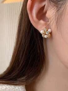 topshiny 1 Pair Retro Elegant Metal Ball With Faux Pearl And Inlaid Crystal Stud Earrings For Women, Suitable For Party And Daily Wear