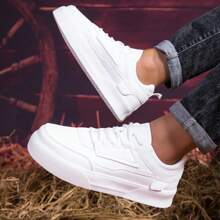 أحذية بكعب سميك أبيض للرجال عصرية، من مادة EVA مقاومة للطي والبلى، ألوان سادة للرياضة والمشي اليومي للشباب والطلاب، أحذية رياضية وسكيت بورد منخفضة الأعلى بأربطة