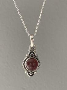 1PC Vintage Bohemian Garnet Pendant Necklace For Women Creative Gorgeous Carved Red Personalized Necklace Jewelry Accessories