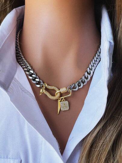 1 件粗体水钻马蹄扣配水钻登山扣女士项链，几何吊坠配水钻字母，首字母项链，高端感十足，适合女性作为日常时尚单品