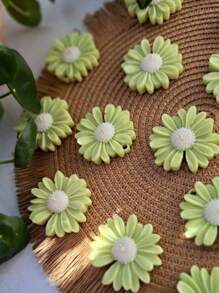 1pc Daisy Floral Butterfly Silicone Mold, For Handmade Candle, Clay Decoration, Resin Crafts, Etc. Suitable As Wedding Table Decor, Spring Party Gift, Mother's Day Craft, Made Of & Material, High-Quality Nature-Inspired Design